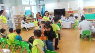 Trường Mầm non Hương Sen tổ chức khám sức khỏe cho trẻ năm học 2022 - 2023